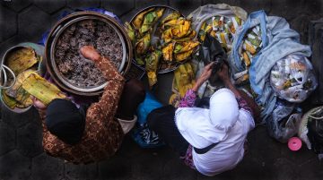 makanankerajinan 1 berjualan tempe bengukjpg