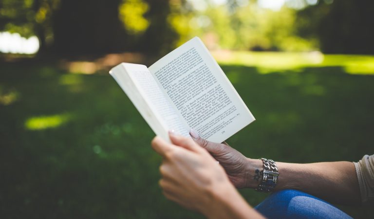 6 Cara Mengubah Kegiatan Membaca Menjadi Menyenangkan
