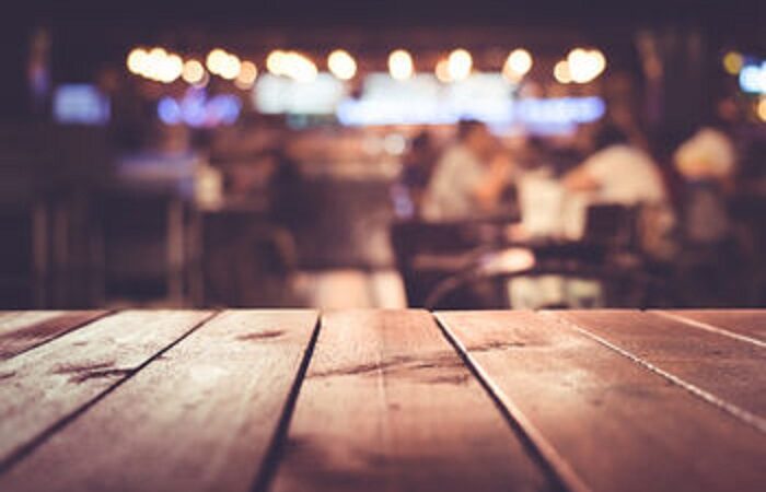 Percakapan di Sudut Kafe