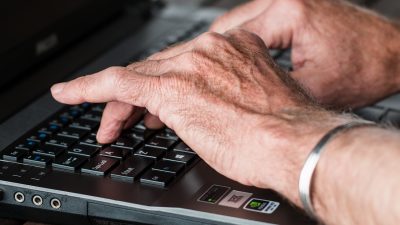 hands 545394 1280 e1676885368127