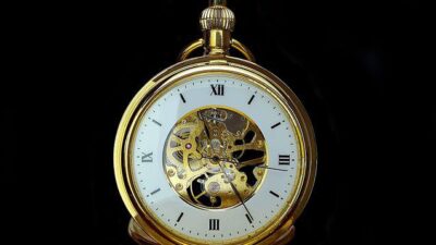 pocket watch 2061228 480