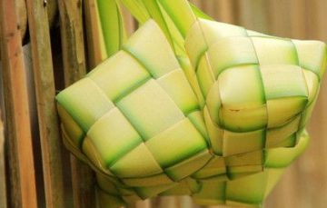 002193800 1589524975 Collection Of Ketupat Made From Coconut Leaves e1679805389643