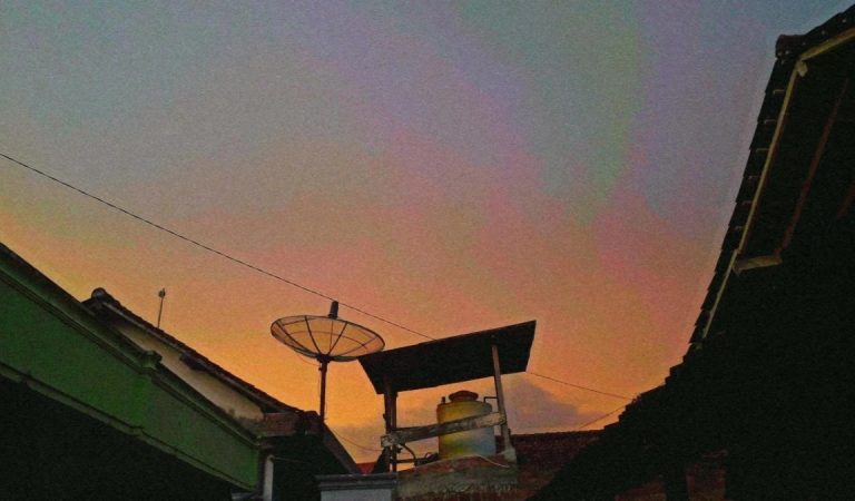 Senja Berpuisi di Beranda Rumahku