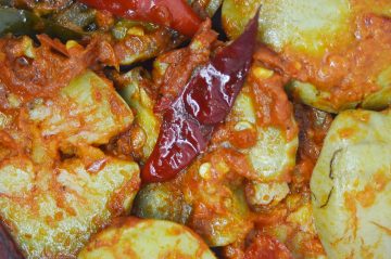 Merah Merona Jengkol Khas Indonesia
