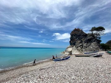 hamparan kerikil pantai kolbano 1