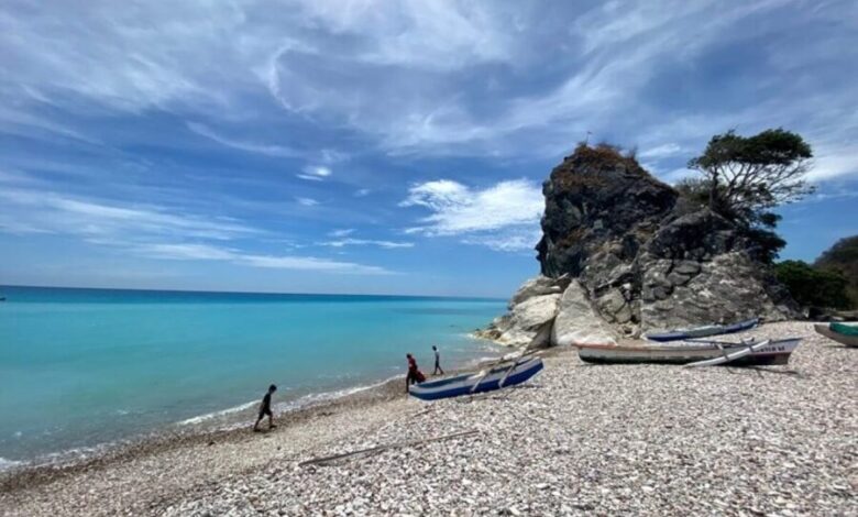 hamparan kerikil pantai kolbano 1 e1733840814952