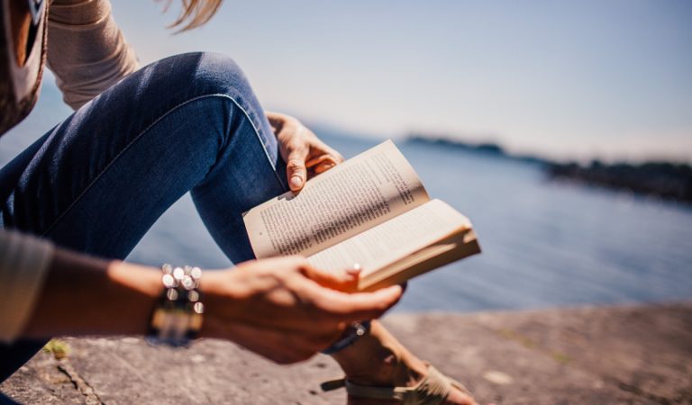 Mengenal Chick Lit, Genre Karya Sastra Fiksi Yang Digemari Banyak Wanita