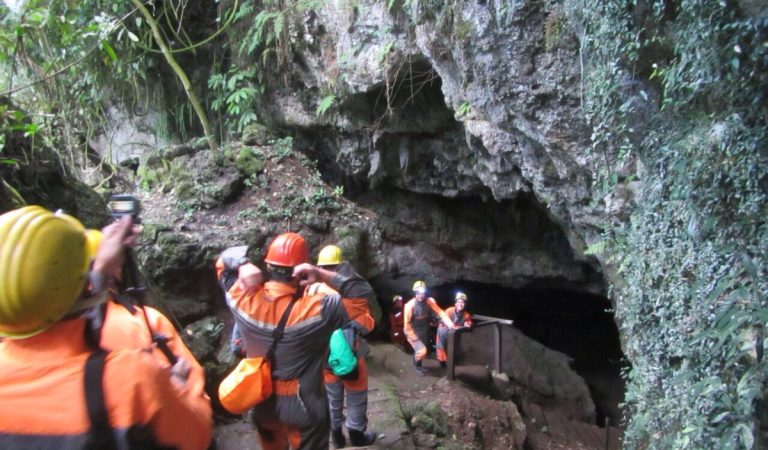 Menelusuri Gua Buniayu, Pas Untuk Kamu yang Berjiwa Petualang!
