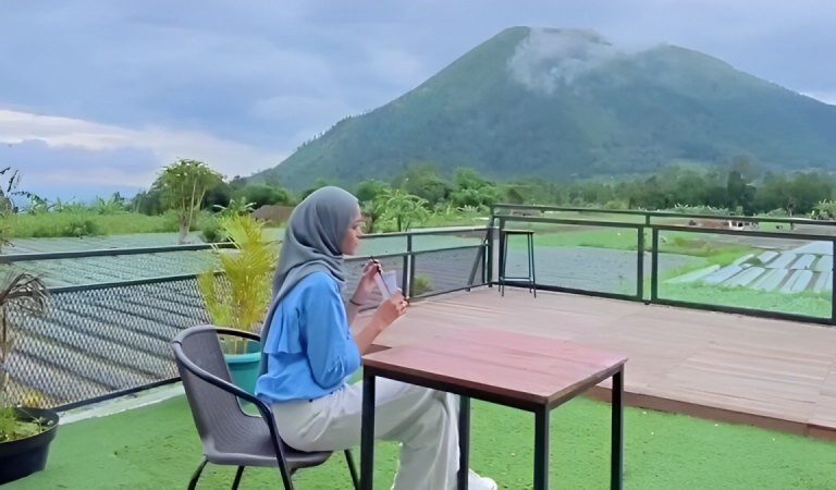 Kafe Senja Pagi, Menikmati Syahdunya Pemandangan Desa!