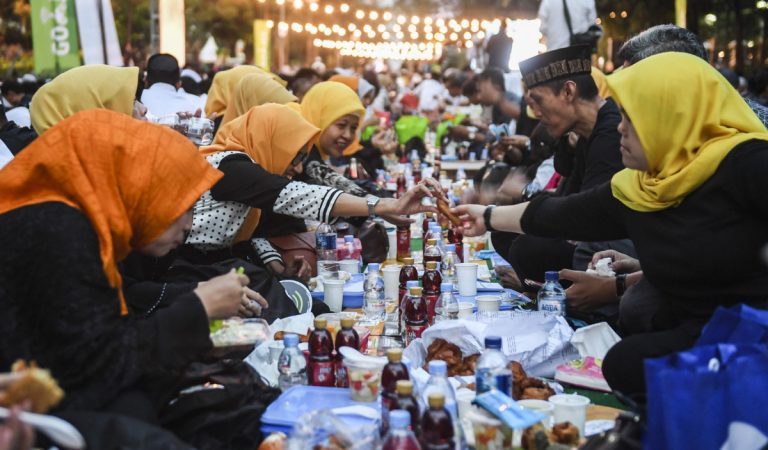 5 Alasan Menolak Ajakan Bukber Dengan Sopan