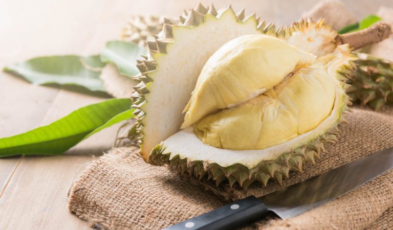 8 Makanan dan Minuman ini Tidak Boleh Dikonsumsi Setelah Makan Durian