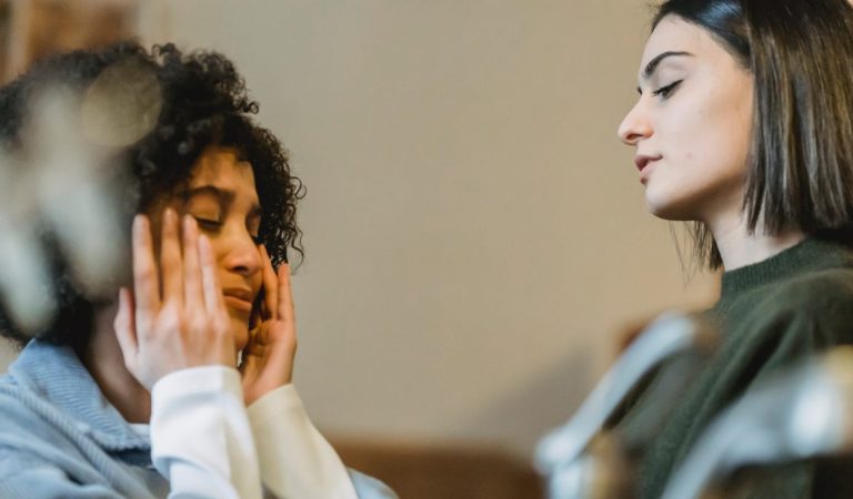 Anti Baper! Ini 5 Cara Elegan Menjawab Pertanyaan Kapan Nikah Saat Lebaran