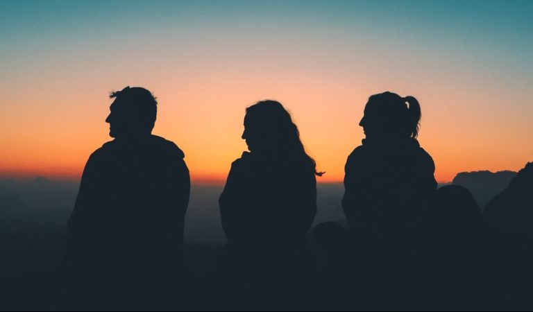 10 Kebiasaan Buruk yang Bisa Membuatmu Dijauhi dan Tidak Disukai Orang Lain