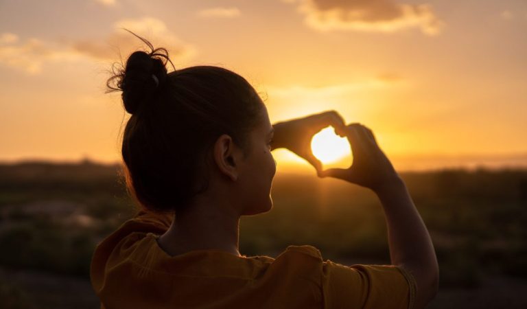 5 Tips Mencintai Diri Sendiri, Sudah Pernah Coba Belum?