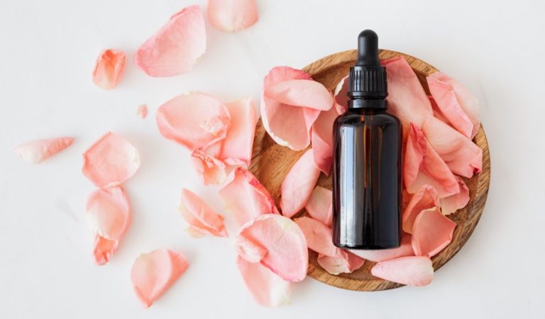 Mengenal 8 Kandungan Aktif Skincare dan Manfaatnya untuk Kulit