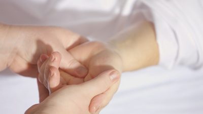 hands 1327811 1280 e1687051272553