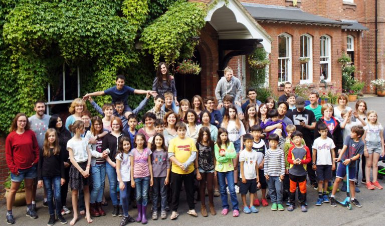 Pendidikan yang Membebaskan: Kajian Terhadap Summerhill School