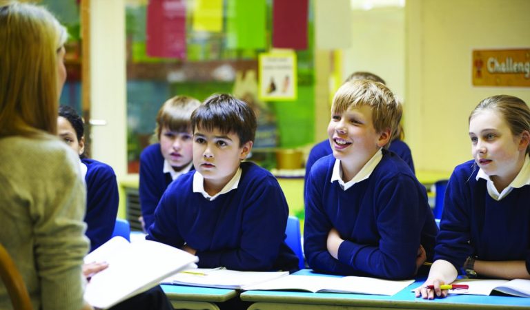 Benarkah Guru Pemegang Otoritas Tertinggi Dalam Dunia Pendidikan?