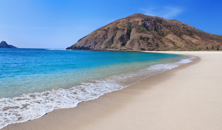 5 Pantai Tersembunyi di Lombok, Tetap Cantik Walaupun Sunyi