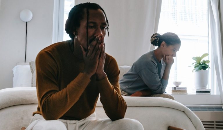 Tetap Tenang, Ini 6 Cara Menghadapi Pasangan yang Silent Treatment