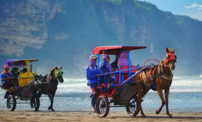 Parangtritis, Pantai Legendaris di Yogyakarta yang Indah dan Mistis 1 parangtritis min e1734274471263
