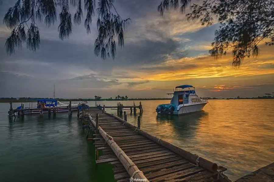 7 Wisata Pantai di Semarang, Eksotis dan Romantis! 4 5f816da132025
