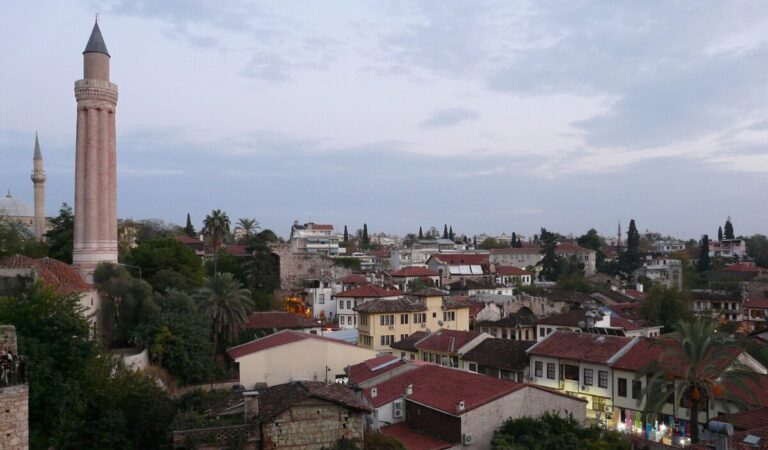 Suka Duka Punya Rumah Dekat Masjid