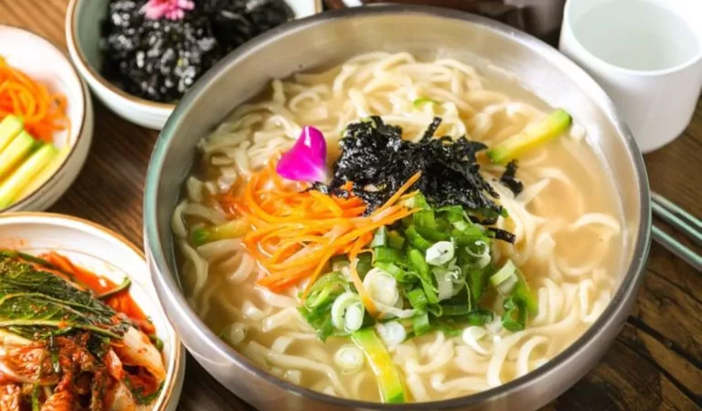 Resep Membuat Kalguksu, Hidangan Mi yang Kerap Muncul di Drama Korea