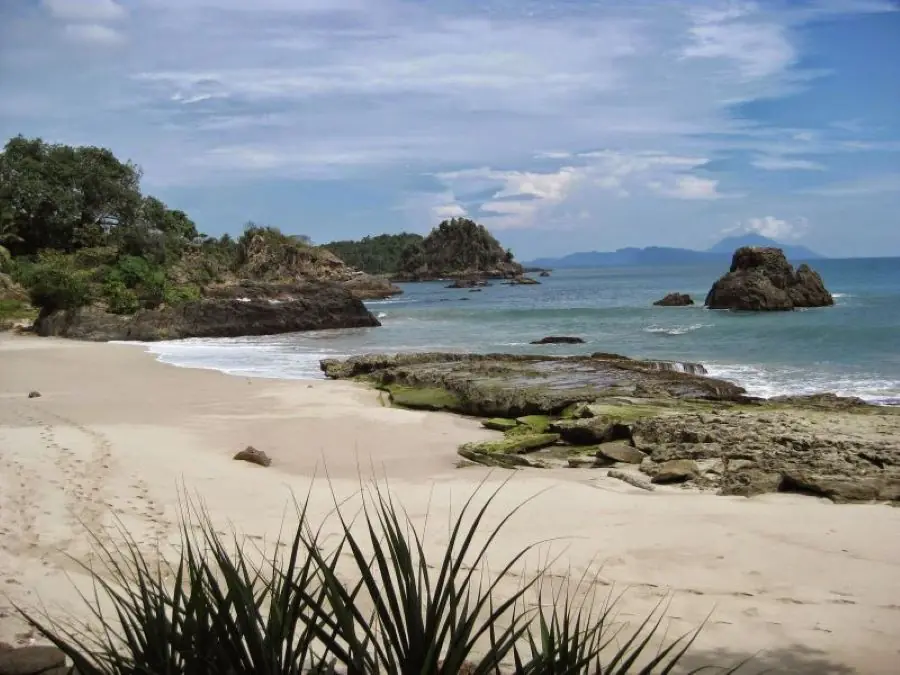 7 Wisata Pantai di Semarang, Eksotis dan Romantis! 8 pantai maron