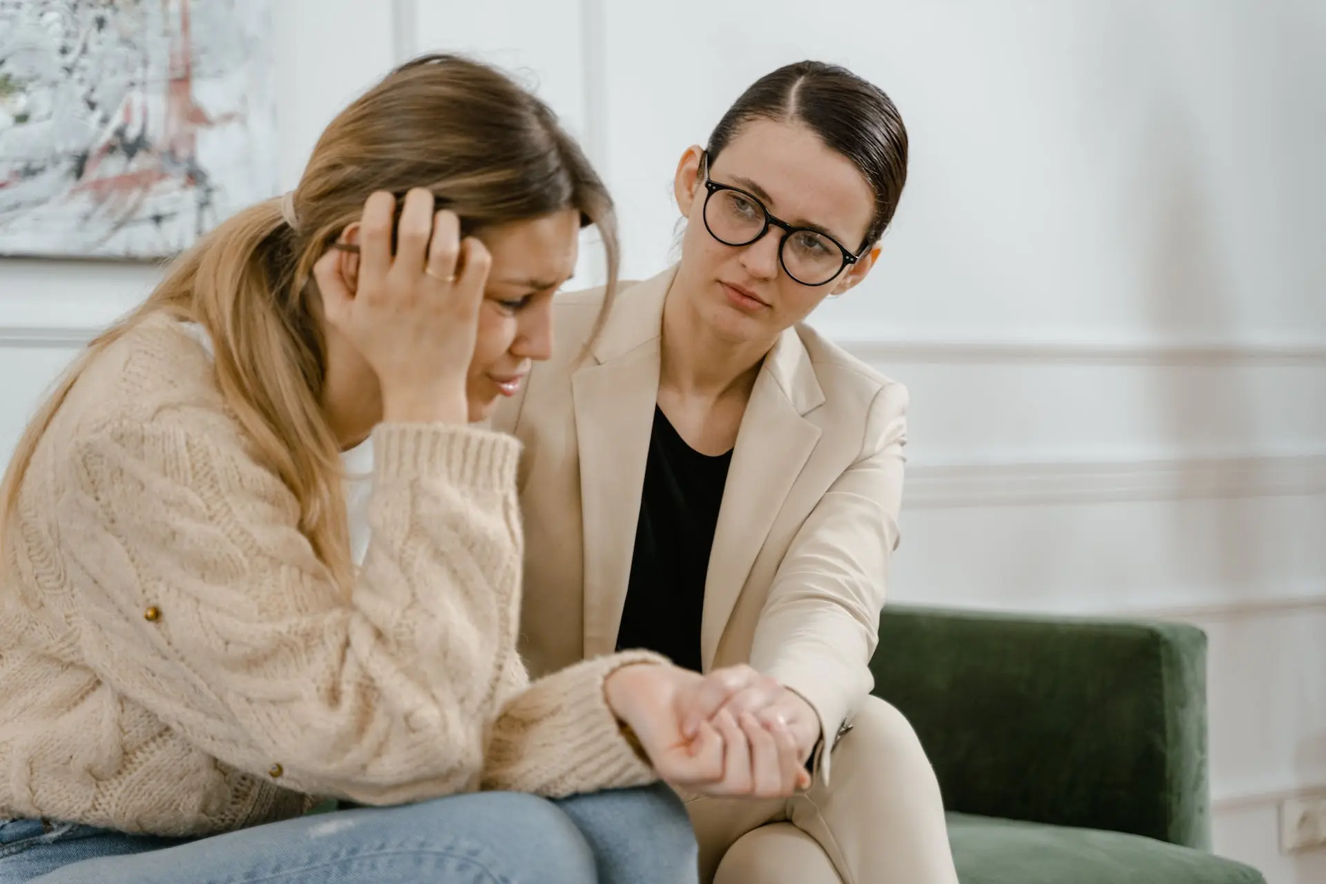 5 Cara Mengatasi Pasangan yang Verbal Abuse. Jangan Didiamkan! 6 pexels mart production 7699381