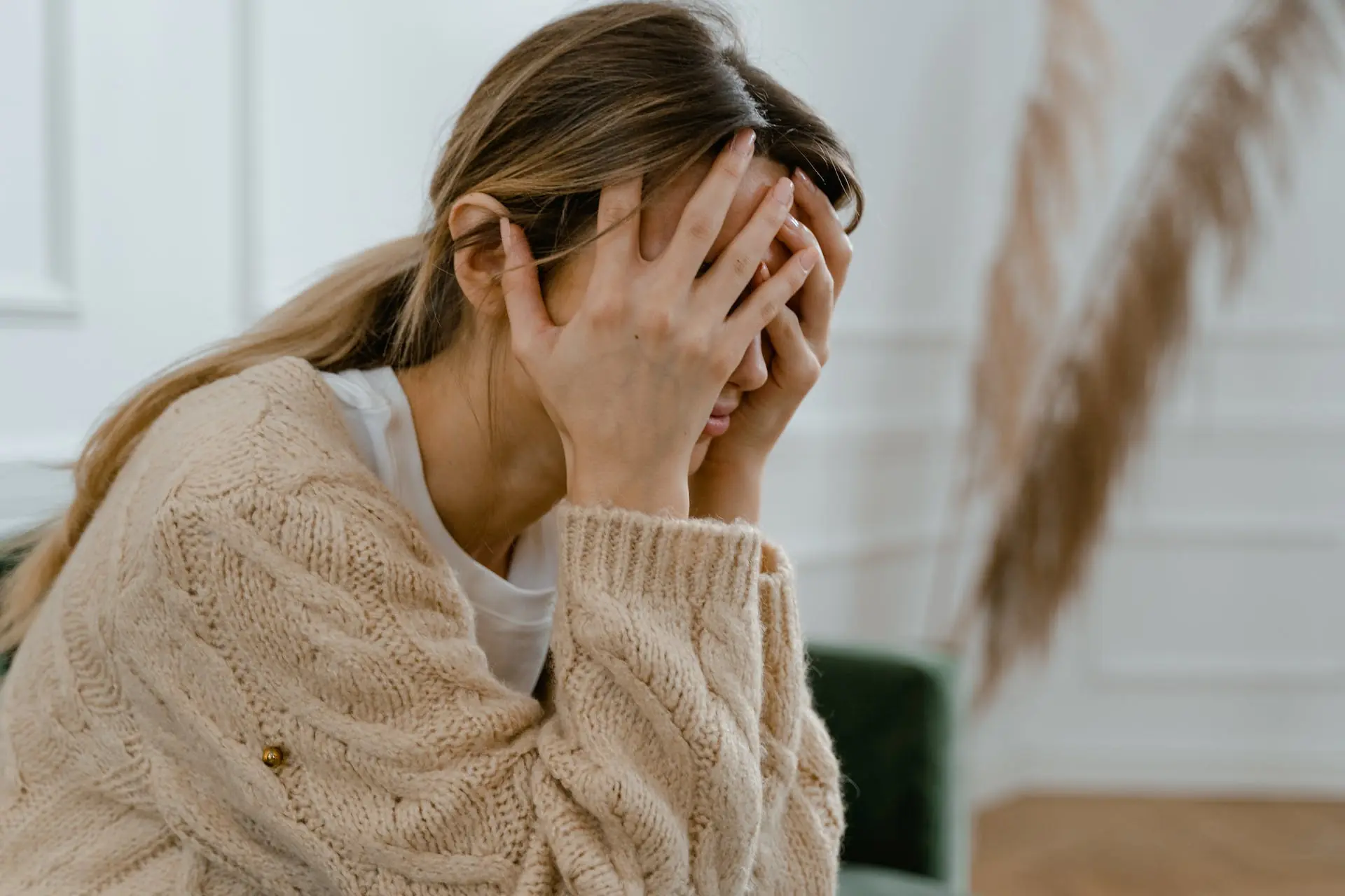 5 Cara Mengatasi Pasangan yang Verbal Abuse. Jangan Didiamkan! 3 pexels mart production 7699511