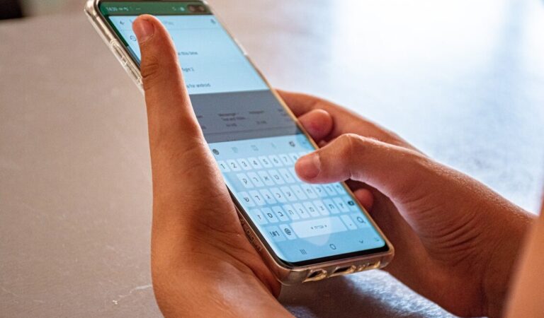 Masih Bingung Bikin Seseorang Nyaman Saat Chatting? Pakai 5 Trik Ini!