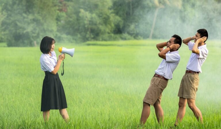 Orang Lain Tidak Mau Mendengarkanmu Saat Berbicara? Ini 4 Alasannya!