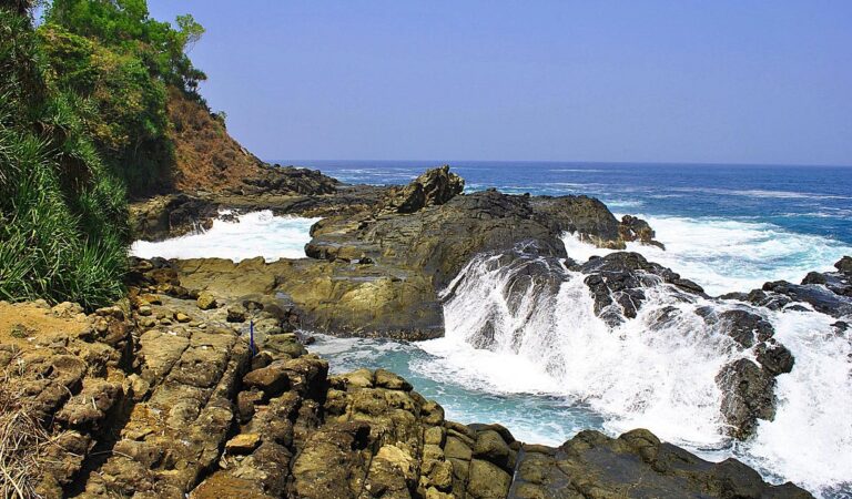 Pantai Wediombo Gunungkidul, Eksotisme Keindahan Alam Dari Tenggara Yogyakarta