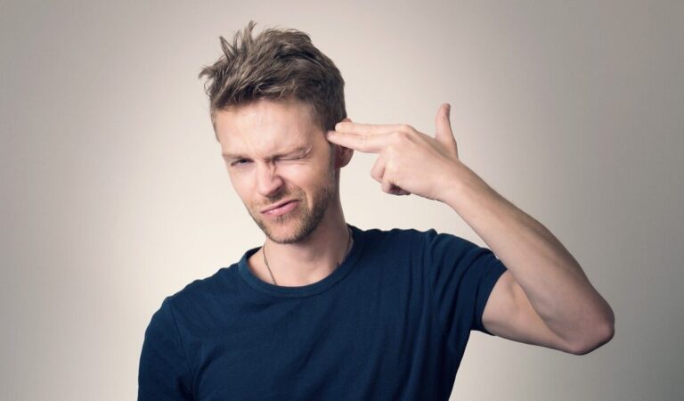 5 Tanda Orang Sok Pintar, Nomor 4 Bikin Sebal!