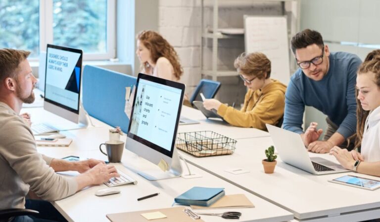 Catat! 5 Tips Menghadapi Hari Pertama Kerja dengan Percaya Diri