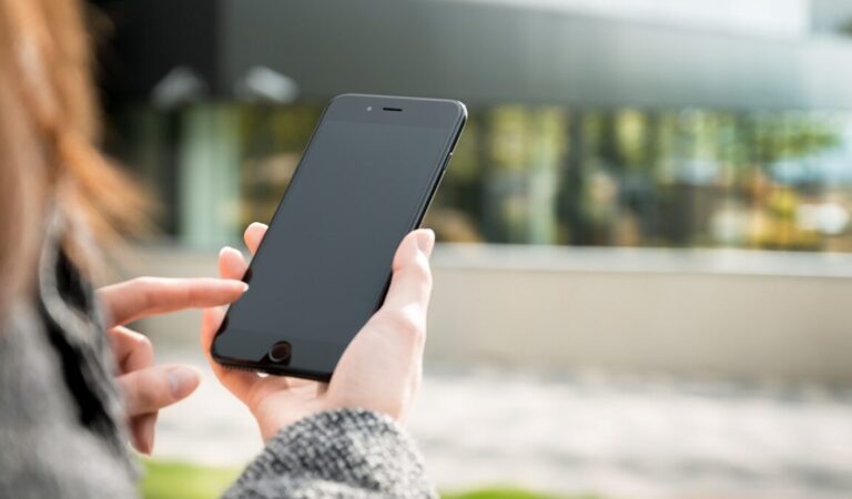 7 Tips Agar Berhenti Kecanduan Main Handphone, Catat dan Terapkan!