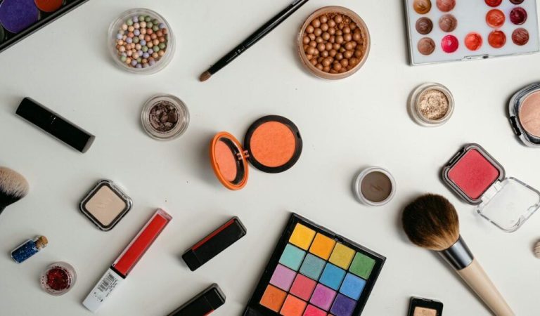 5 Produk Makeup Yang Harus Dibawa Saat Mudik Lebaran, Anti Kusam!