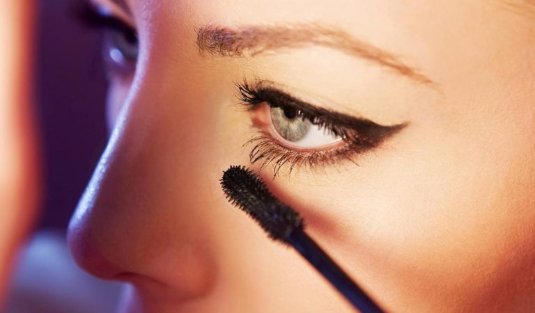 7 Warna Makeup yang Cocok di Semua Warna Kulit. Auto Glowing Setiap Saat!