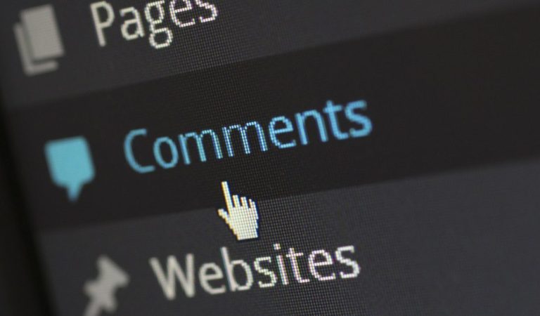 Menelisik Kepribadian Seseorang yang Suka Berkomentar Negatif dan Cara  Menghadapinya