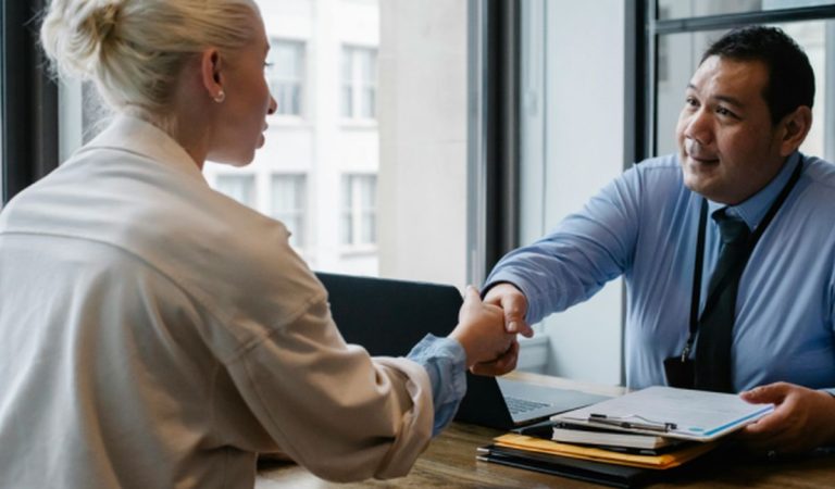 5 Tips Interview Kerja Ini Bisa Bikin HR Terpukau, Auto Lolos!