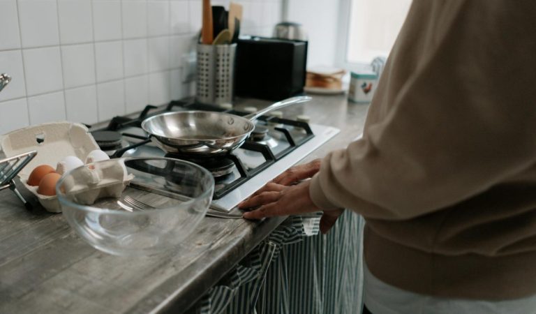 Sarjana Jadi Ibu Rumah Tangga, Memangnya Salah? Berikut 3 Faktanya!