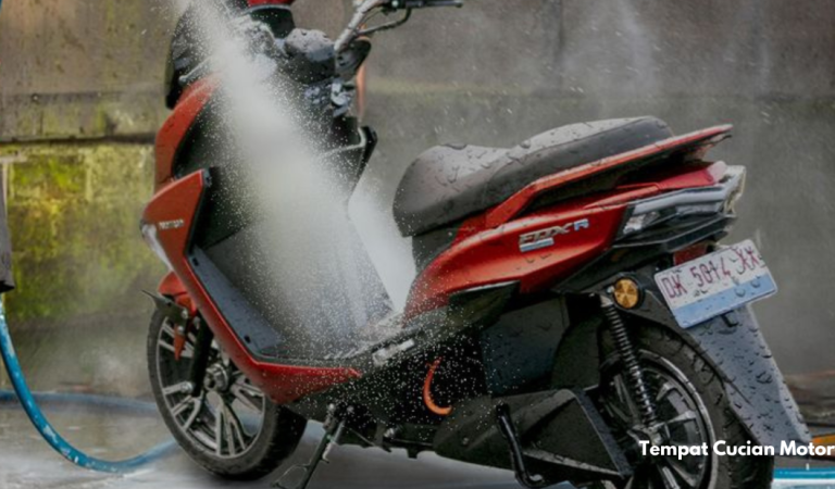 Tinggal Dekat Tempat Cucian Motor, Jalanan Becek dan Kotor