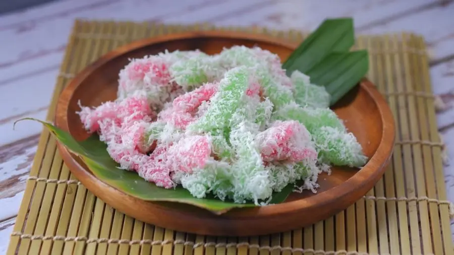7 Makanan Tradisional Indonesia Manis Terlaris, Jajanan Pasar yang Bikin Nagih! 5 cenil e1732589654188