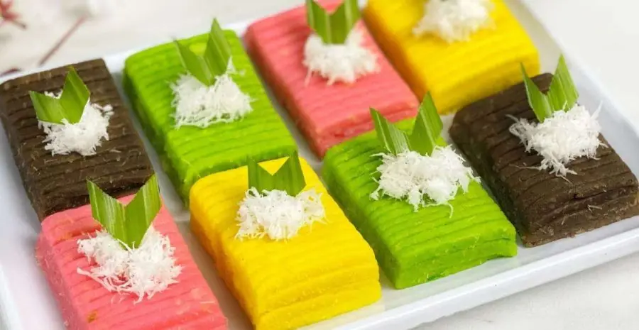 7 Makanan Tradisional Indonesia Manis Terlaris, Jajanan Pasar yang Bikin Nagih! 8 getukk e1732590071605
