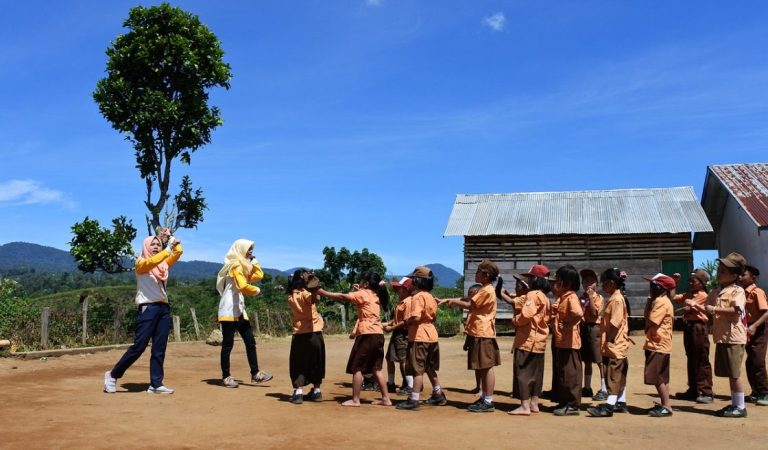 Kerjaan Menumpuk Gaji Sulit, Pengalaman Menjadi Guru Wiyata Bakti di Sekolah Negeri