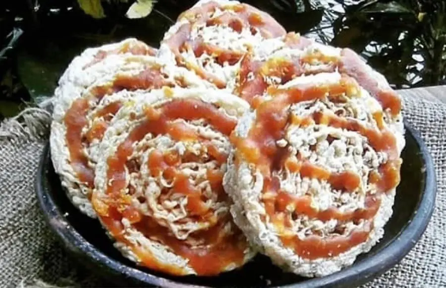 8 Makanan Khas Jepara, Kuliner Legendaris Yang Bikin Nagih! 2 08. Ilustrasi Kue Sarang Madu Cemilan Khas Pati yang Manis Gurih dan Menggugah SeleraSumber Foto Siti Nurjanah