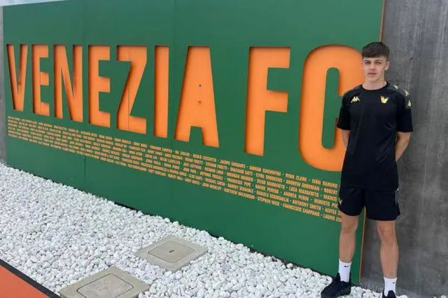 Daftar Wonderkid Dunia Yang Berpeluang Duel Lawan Timnas Indonesia di Piala Dunia U-17 Qatar 2025 (Part 1) 6 McDonagh pemain dari Venezia FC dan Timnas Irlandia U17