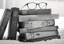 Bukan Hanya Jendela Dunia, Ini Dia 4 Fakta Unik Tentang Buku 9 stack of books 1001655 1280 e1747404650135