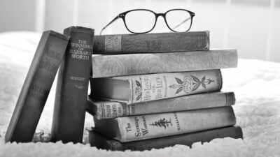 stack of books 1001655 1280 e1747404650135